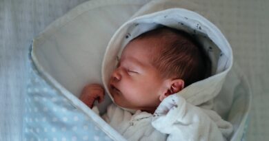 How to Dress Baby for Sleep